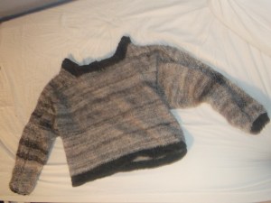 It is finally done. I finished the worldst ugliest sweater. I had this fleece saved because it was so beautiful. However, the yarn did not turn out like I pictured it, and of course - as usual - ther was not enough. So I added the green on the bottom and around the neck. Since I lost some weight while I worked on the sweater it does not fit properly. 